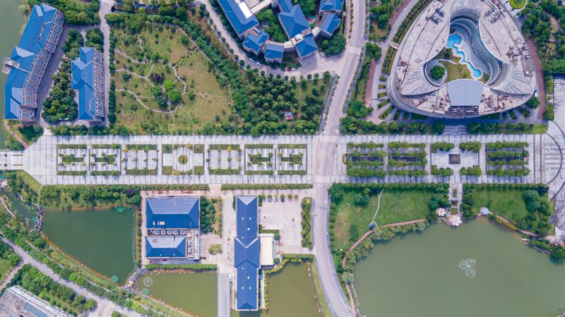 在选择耐用电子产品时，可以从以下几个方面进行考量：